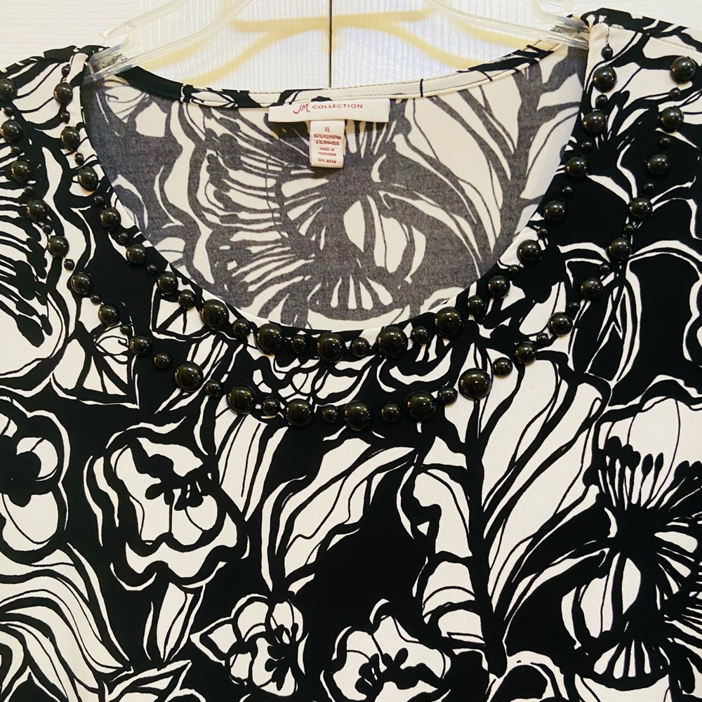 XL BEADED NECKLINE FLORAL TOP-CUTE FROM MACYS - Picture 2 of 6